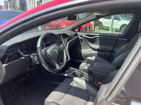 Tesla Model S (2018) thumbnail 12