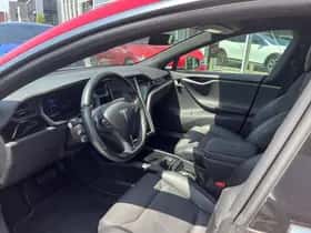 Tesla Model S (2018) thumbnail 46