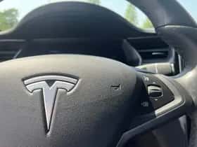 Tesla Model S (2018) thumbnail 53