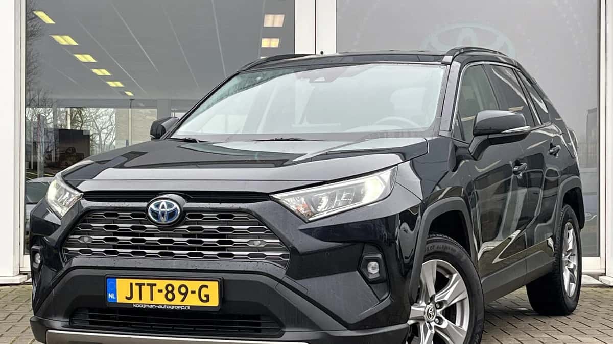 Toyota RAV4 (2022) — foto 1