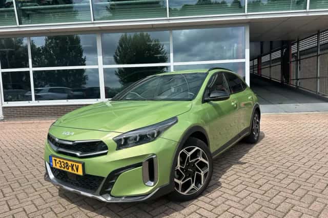Kia XCeed (2023) thumbnail 2