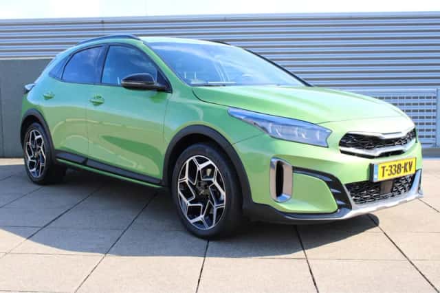 Kia XCeed (2023) thumbnail 2