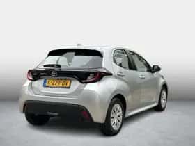 Toyota Yaris (2020) thumbnail 3