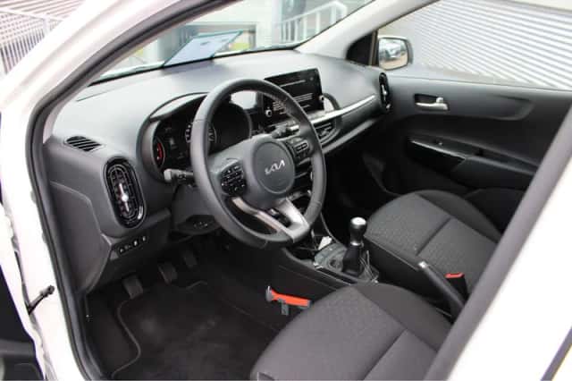 Kia Picanto (2023) thumbnail 16