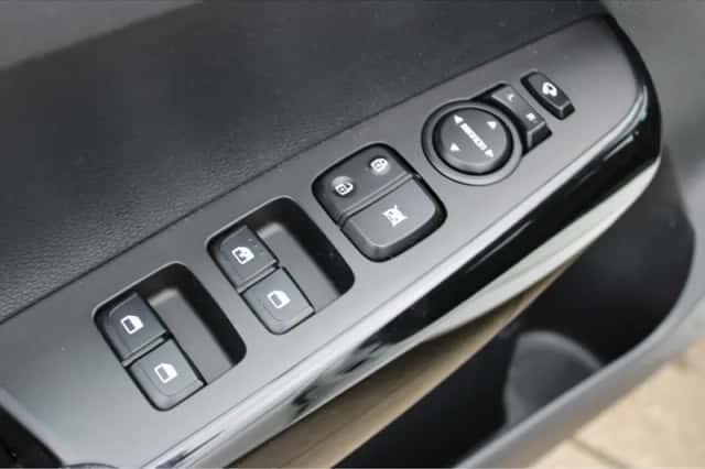 Kia Picanto (2023) thumbnail 17