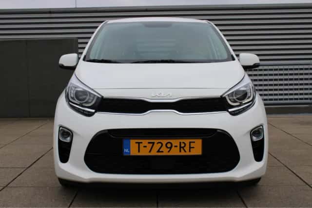 Kia Picanto (2023) thumbnail 3
