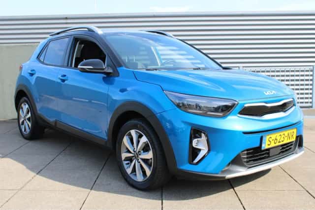 Kia Stonic (2023) thumbnail 2