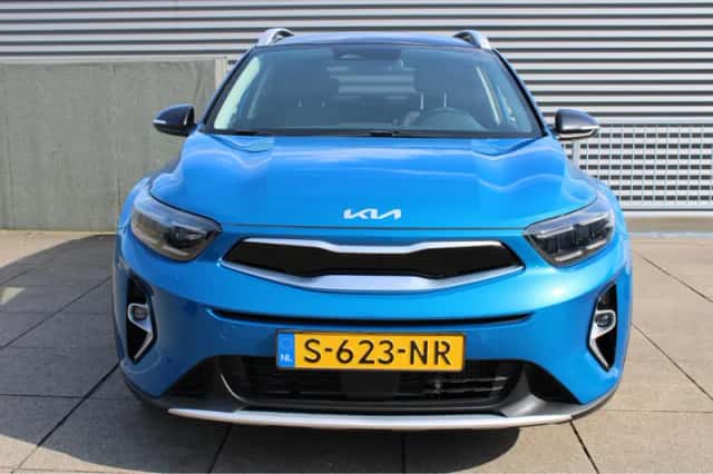 Kia Stonic (2023) thumbnail 3
