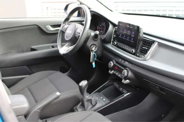 Kia Rio (2022) thumbnail 11