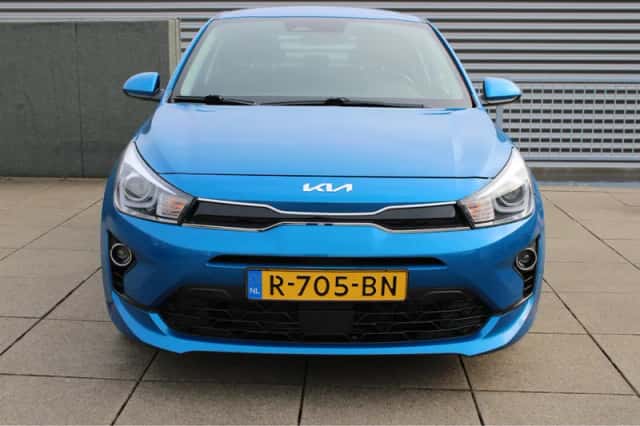 Kia Rio (2022) thumbnail 3