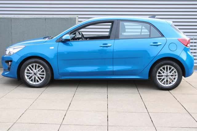 Kia Rio (2022) thumbnail 4
