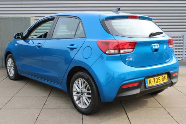 Kia Rio (2022) thumbnail 5