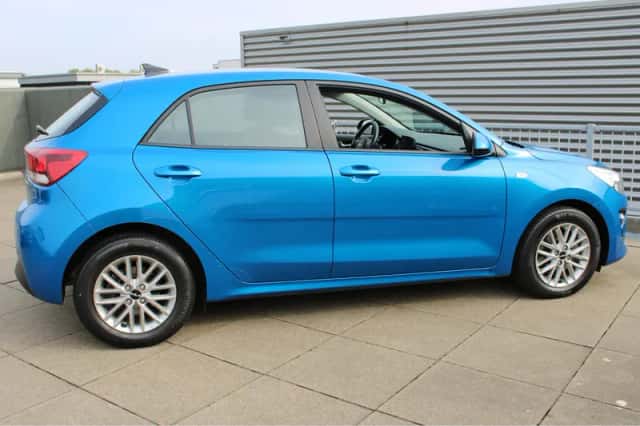 Kia Rio (2022) thumbnail 8