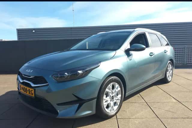 Kia Ceed Sportswagon (2024) thumbnail 1