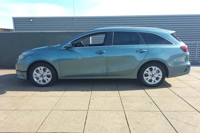 Kia Ceed Sportswagon (2024) thumbnail 2
