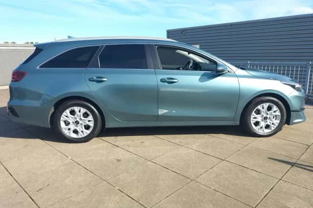 Kia Ceed Sportswagon (2024) thumbnail 3