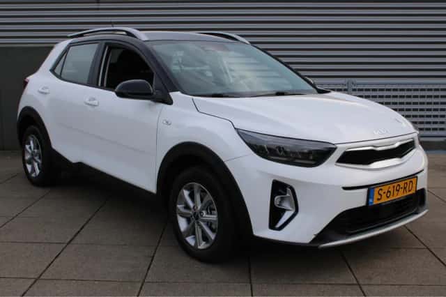 Kia Stonic (2023) thumbnail 2