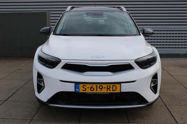 Kia Stonic (2023) thumbnail 3