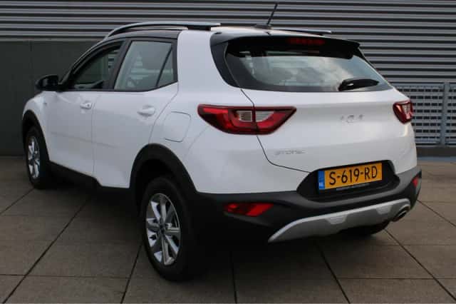 Kia Stonic (2023) thumbnail 5