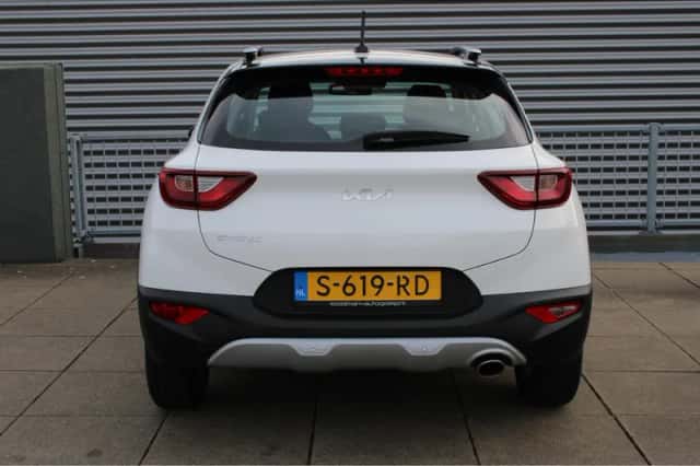 Kia Stonic (2023) thumbnail 6