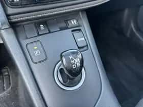 Toyota Auris (2016) thumbnail 13