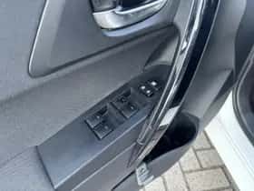 Toyota Auris (2016) thumbnail 3