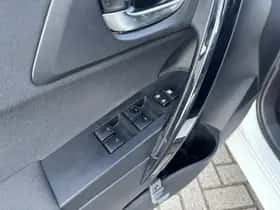 Toyota Auris (2016) thumbnail 25