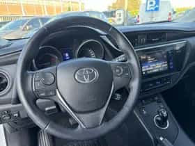 Toyota Auris (2016) thumbnail 4