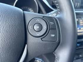 Toyota Auris (2016) thumbnail 7