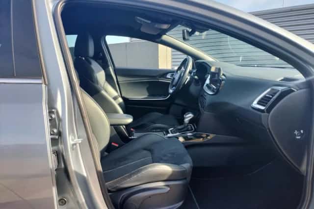 Kia Proceed (2023) thumbnail 2