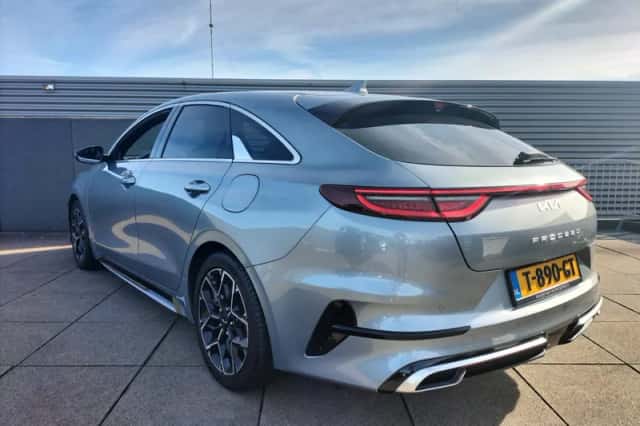Kia Proceed (2023) thumbnail 4