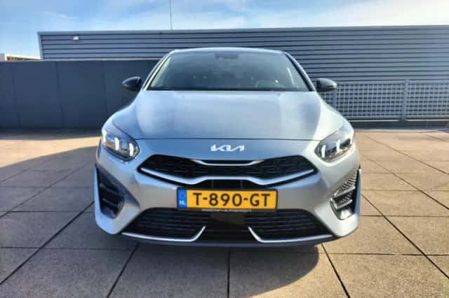 Kia Proceed (2023) thumbnail 7