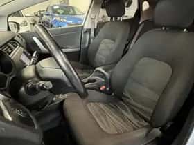 Kia Ceed (2016) thumbnail 2