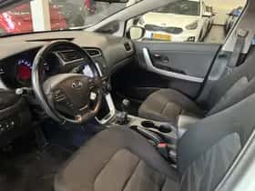 Kia Ceed (2016) thumbnail 3