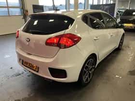 Kia Ceed (2016) thumbnail 25