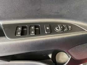 Kia Stonic (2018) thumbnail 14