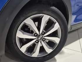 Kia Stonic (2021) thumbnail 2