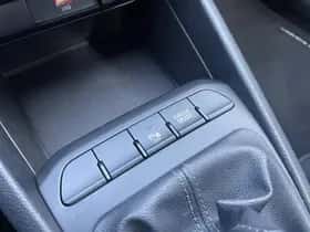 Kia Stonic (2023) thumbnail 43
