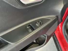Kia Stonic (2020) thumbnail 3