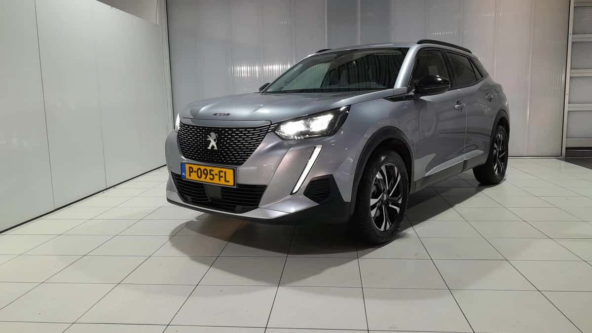 Peugeot e-2008 (2022) — foto 1