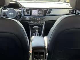Kia Niro (2017) thumbnail 13