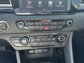 Kia Niro (2017) thumbnail 23