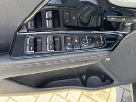 Kia Niro (2017) thumbnail 54