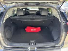Kia Niro (2017) thumbnail 10