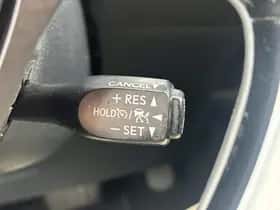 Toyota C-HR (2018) thumbnail 63
