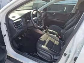 Kia Stonic (2023) thumbnail 52