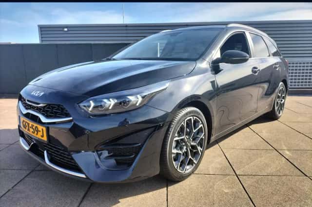 Kia Ceed Sportswagon (2024) thumbnail 1