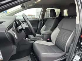Toyota Auris (2015) thumbnail 3