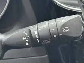Toyota Auris (2015) thumbnail 46