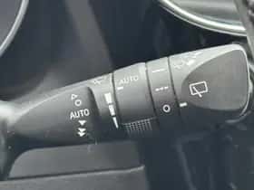 Toyota Auris (2015) thumbnail 10